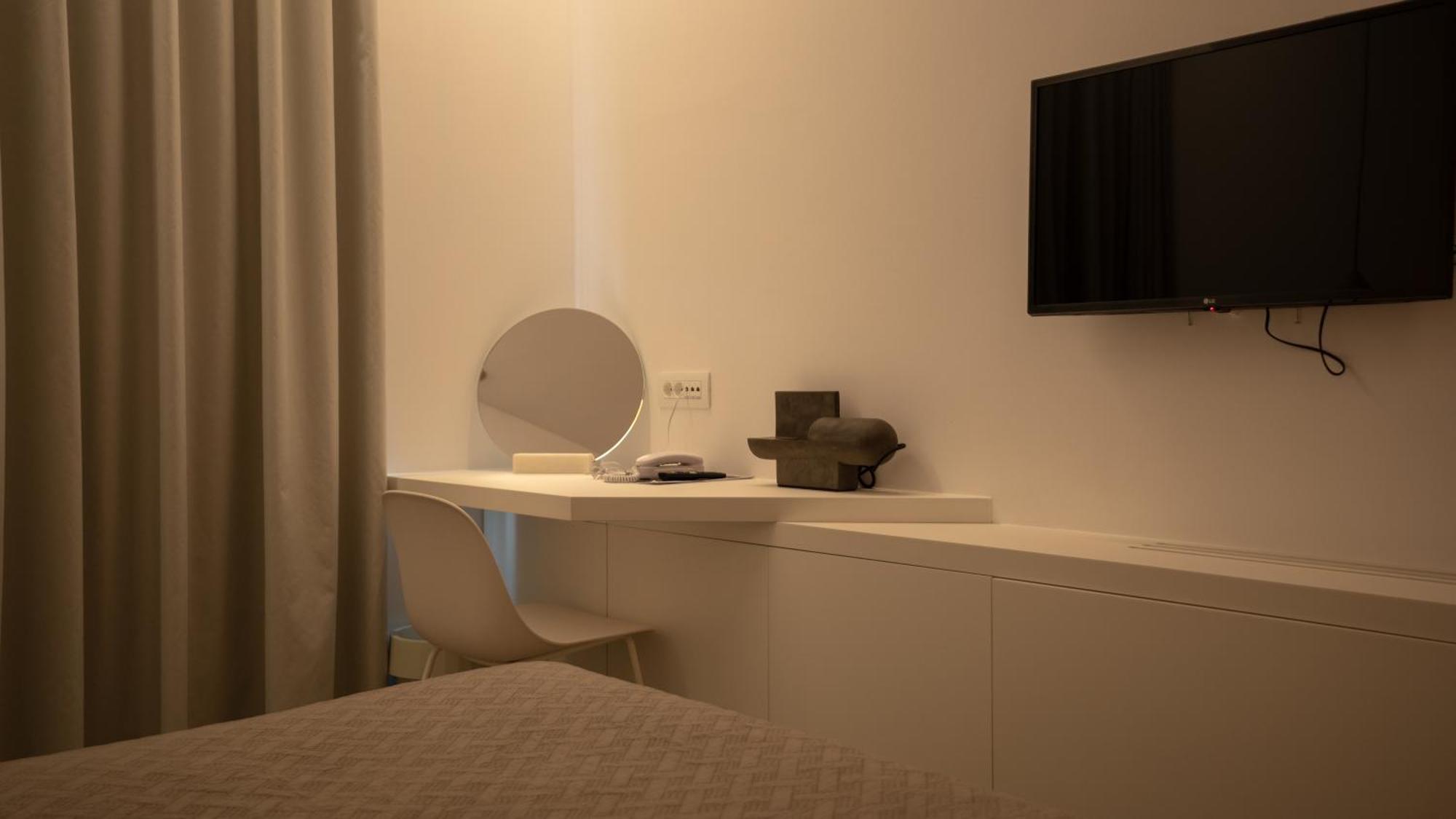 Neo Suites Fira  Luaran gambar