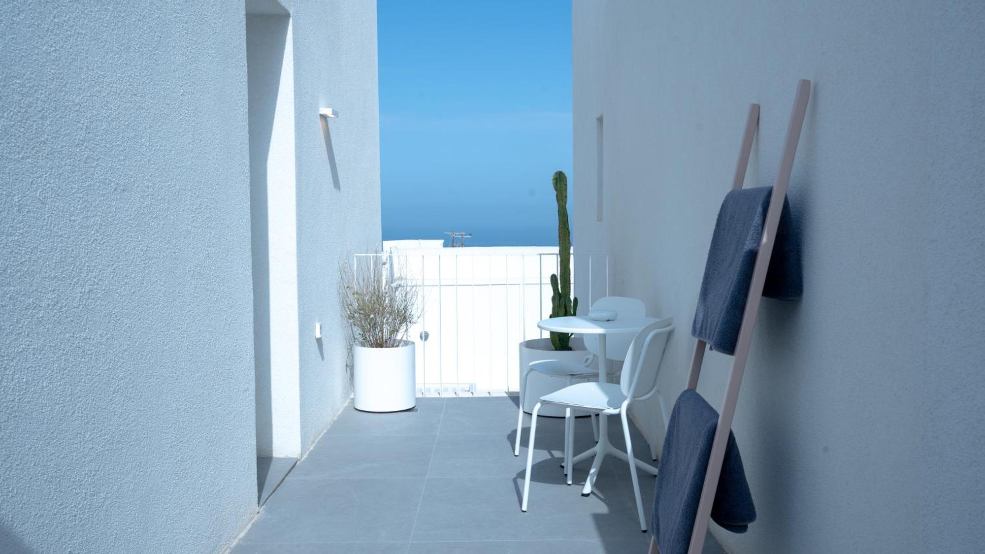 Neo Suites Fira  Luaran gambar